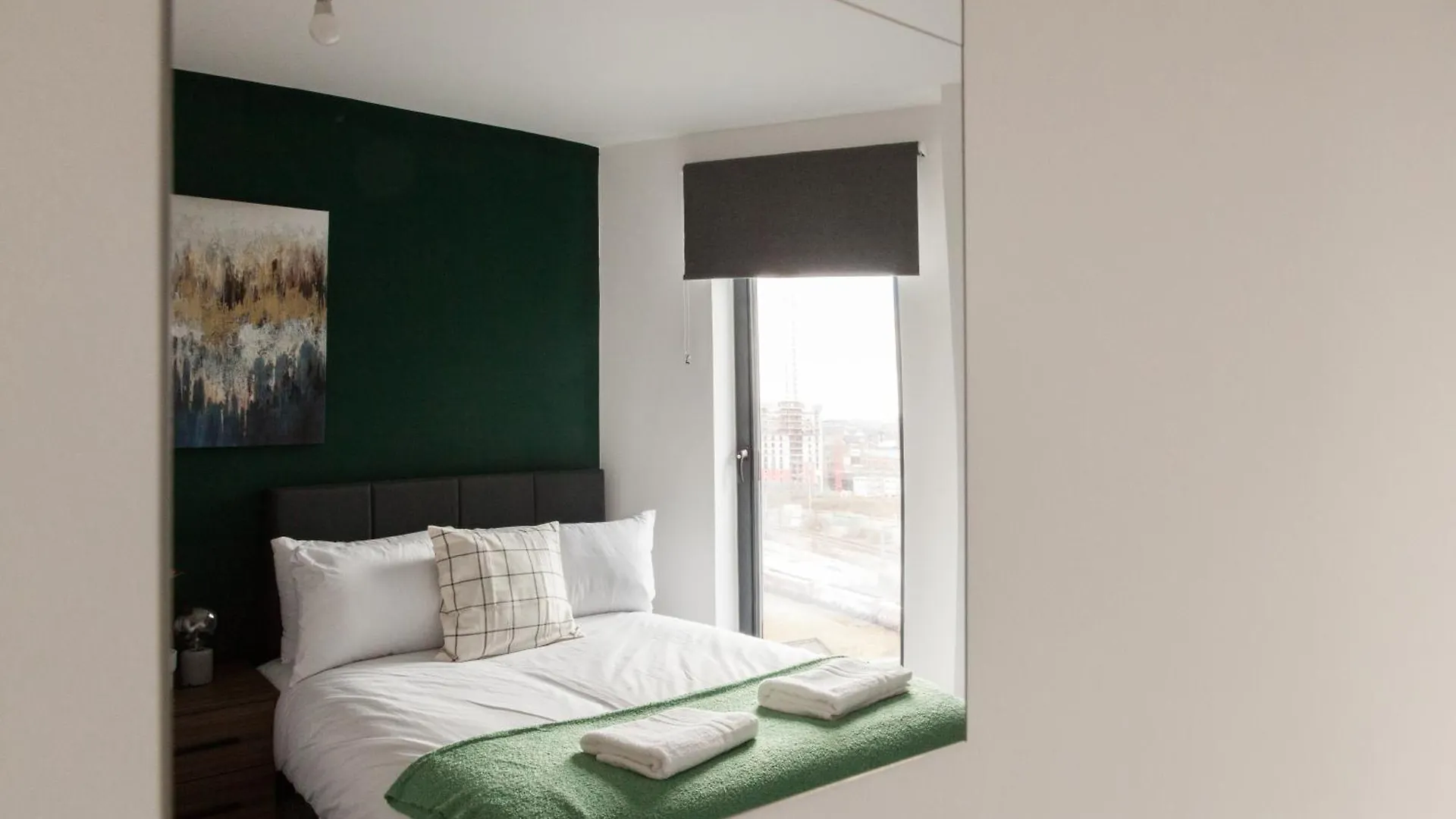 2 Bed Flats Near Station & City Centre - Sleeps 6 리즈 0*,