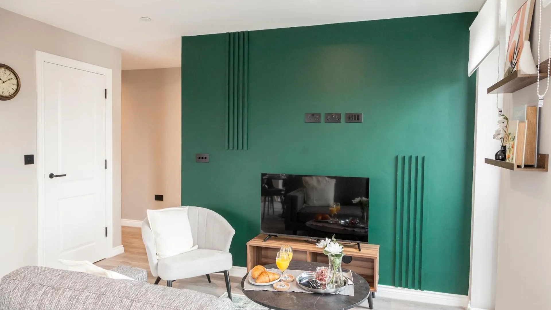2 Bed Flats Near Station & City Centre - Sleeps 6 리즈