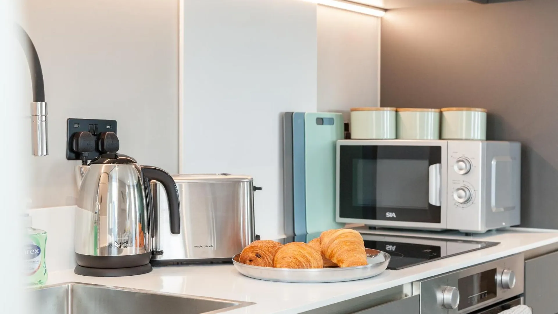2 Bed Flats Near Station & City Centre - Sleeps 6 리즈 0*,