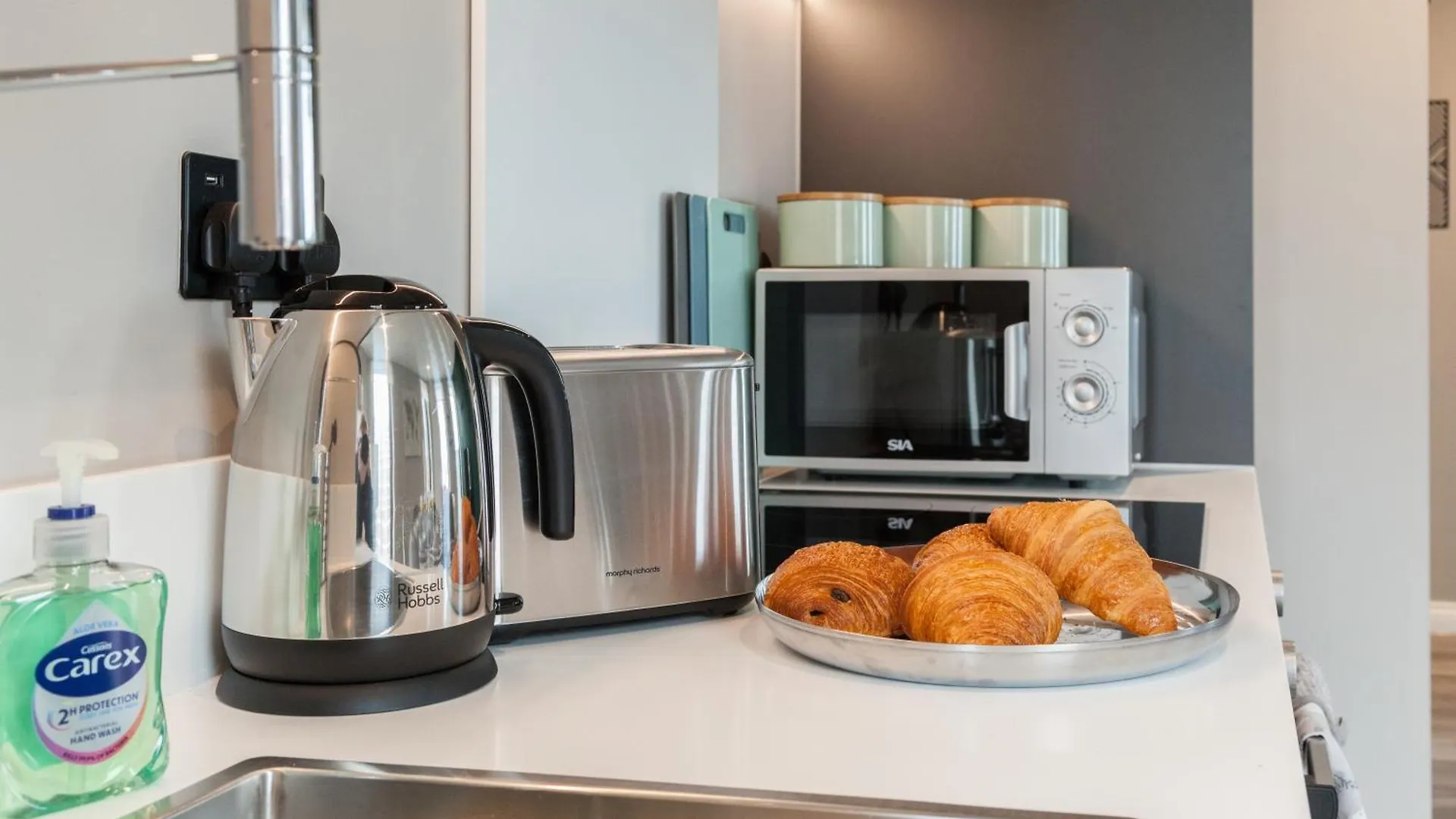 2 Bed Flats Near Station & City Centre - Sleeps 6 리즈