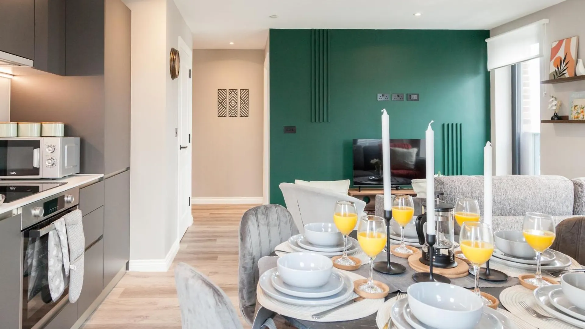 2 Bed Flats Near Station & City Centre - Sleeps 6 리즈