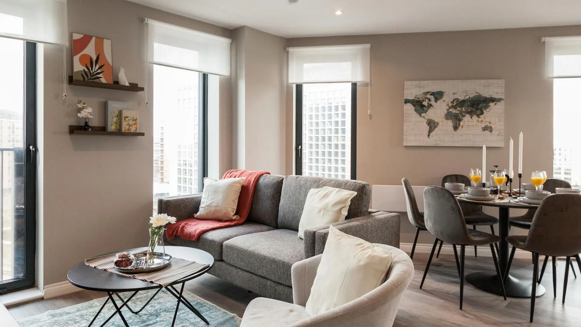 2 Bed Flats Near Station & City Centre - Sleeps 6 리즈